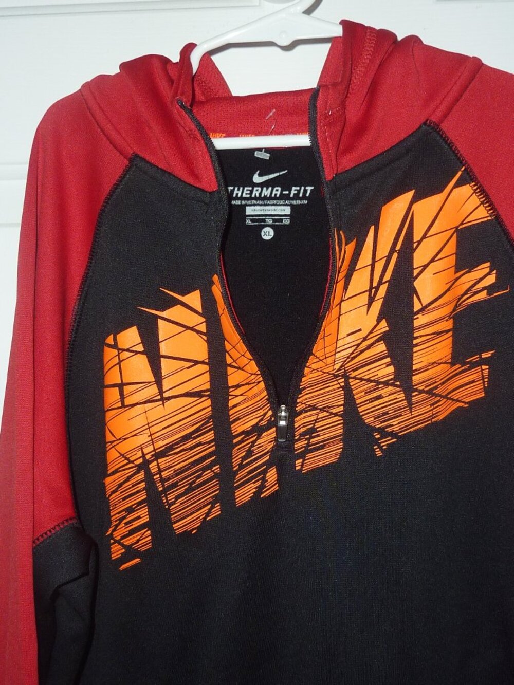 Nike Therma-Fit Hooded Hoodie Pullover Size Youth XL Nice Graphics!